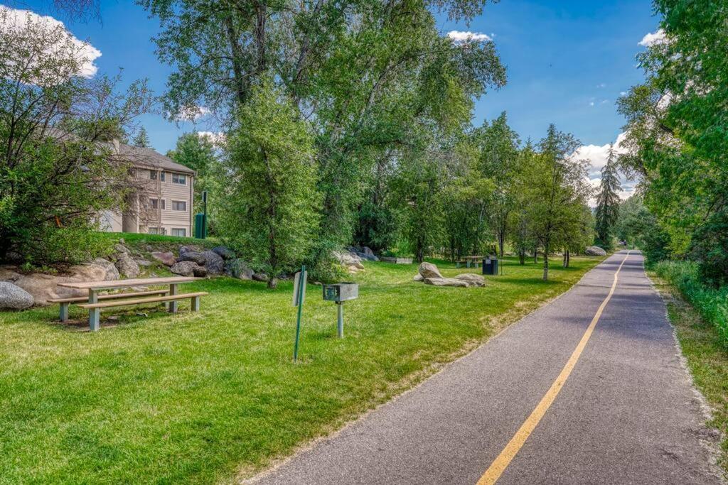 Riverfront Family-Friendly Condo Avon Exterior foto